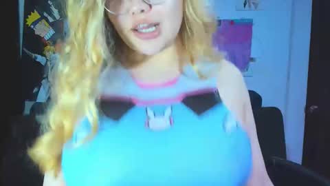 Snapshot of lily_stone04 chatting on 05.12.26 lily_stone04 online show from 05.12.26