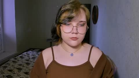 Snapshot of lily_violettt chatting on 04.07.26 Lily online show from 04.07.26