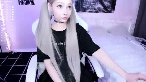 Snapshot of lily_weep chatting on 04.27.26 Lily online show from 04.27.26