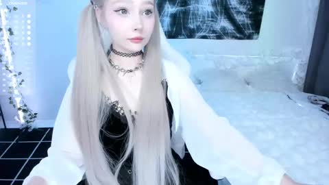 Snapshot of lily_weep chatting on 05.01.26 Lily online show from 05.01.26