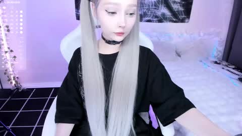 Snapshot of lily_weep chatting on 05.09.26 Lily online show from 05.09.26