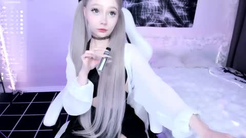 Snapshot of lily_weep chatting on 05.23.26 Lily online show from 05.23.26