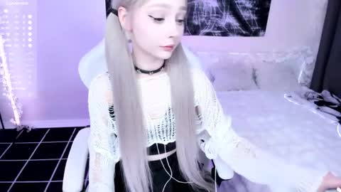 Snapshot of lily_weep chatting on 05.27.26 Lily online show from 05.27.26