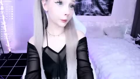 Snapshot of lily_weep chatting on 06.10.26 Lily online show from 06.10.26