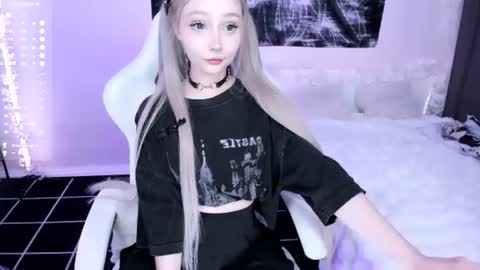 Snapshot of lily_weep chatting on 06.12.26 Lily online show from 06.12.26