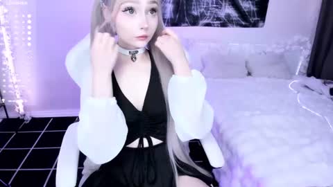 Snapshot of lily_weep chatting on 06.19.26 Lily online show from 06.19.26