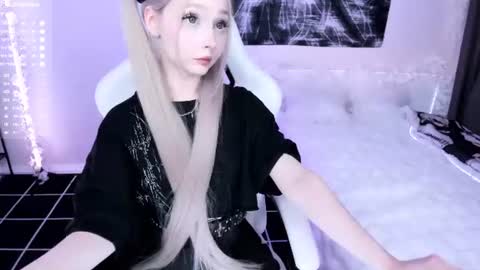 Snapshot of lily_weep chatting on 07.14.26 Lily online show from 07.14.26