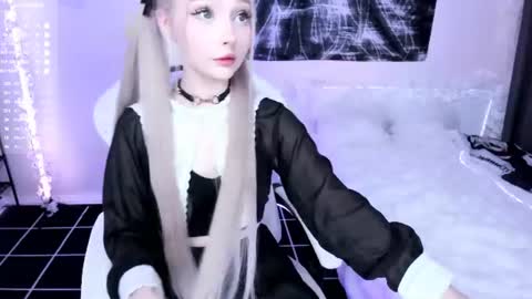 Snapshot of lily_weep chatting on 07.15.26 Lily online show from 07.15.26
