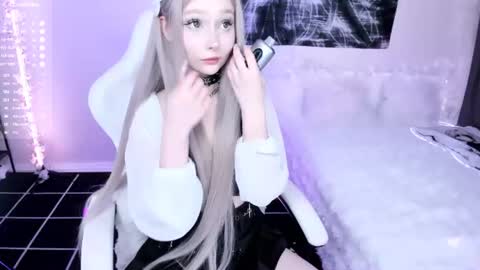 Snapshot of lily_weep chatting on 07.28.26 Lily online show from 07.28.26
