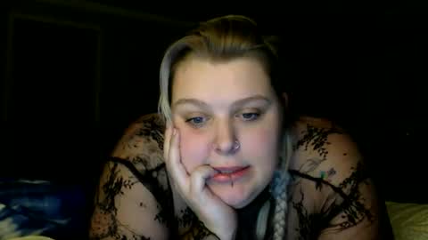 Snapshot of lilyflowerzx chatting on 10.26.25 lily online show from 10.26.25