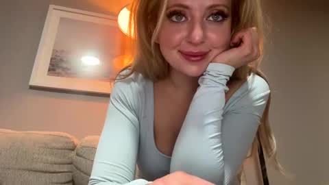 Snapshot of lilymae98 chatting on 12.12.24 LilyMae online show from 12.12.24