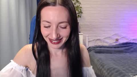 Snapshot of lilymellow chatting on 10.17.25 Lily online show from 10.17.25