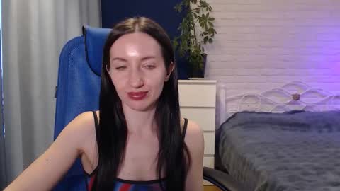 Snapshot of lilymellow chatting on 10.28.25 Lily online show from 10.28.25