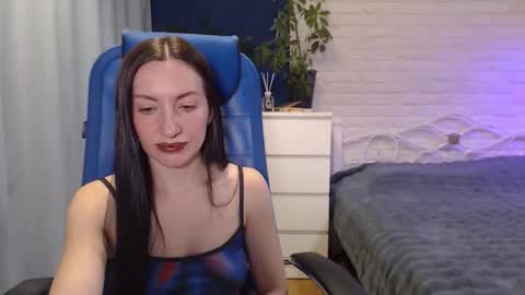Snapshot of lilymellow chatting on 11.05.25 Lily online show from 11.05.25