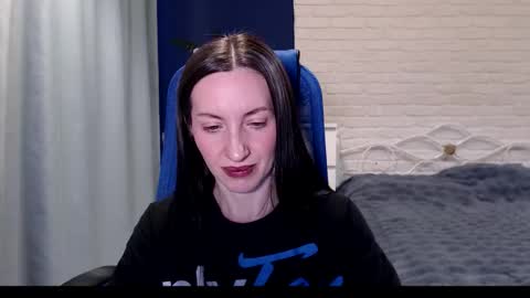 Snapshot of lilymellow chatting on 12.16.25 Lily online show from 12.16.25