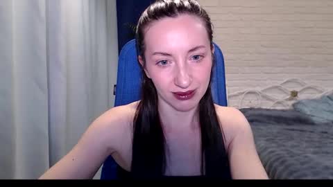 Snapshot of lilymellow chatting on 12.21.25 Lily online show from 12.21.25