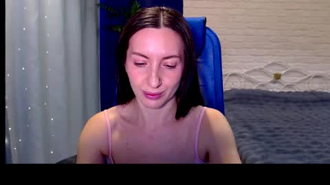 Snapshot of lilymellow chatting on 01.14.26 Lily online show from 01.14.26