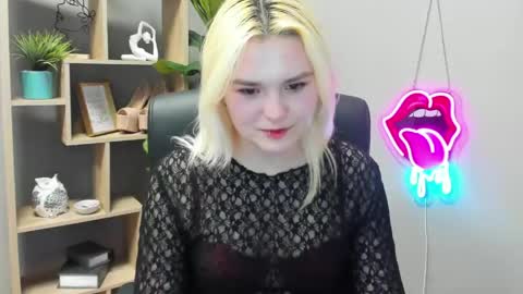 Snapshot of lilysweetxo chatting on 04.23.26 Lily online show from 04.23.26