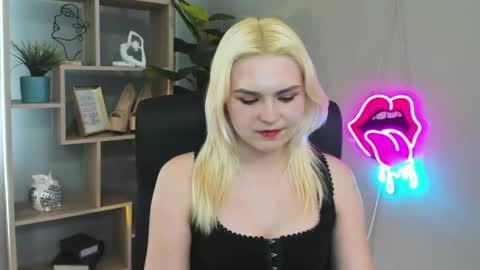 Snapshot of lilysweetxo chatting on 04.28.26 Lily online show from 04.28.26