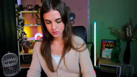 lina_fox12 online show from 10.17.25