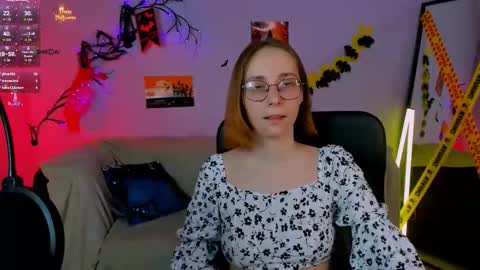 lina_fox12 online show from 10.28.25