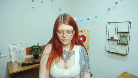 Snapshot of lina_ri chatting on 05.27.26 lina_ri online show from 05.27.26