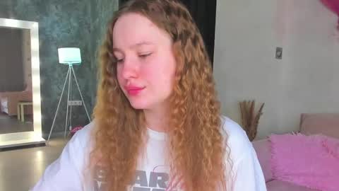Snapshot of lina_smilee chatting on 06.10.26 Lina online show from 06.10.26