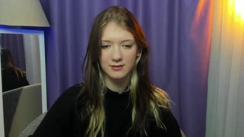 Snapshot of lina_vi chatting on 12.20.24 Lina online show from 12.20.24