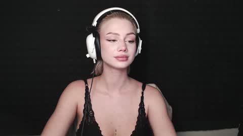 Snapshot of linacute52 chatting on 11.13.25 linacute52 online show from 11.13.25