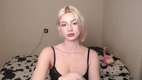 Snapshot of linacute52 chatting on 11.30.25 linacute52 online show from 11.30.25