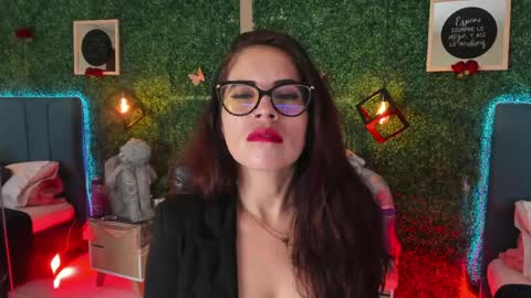 Snapshot of linagh chatting on 04.17.26 Lina online show from 04.17.26