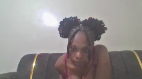 Snapshot of linahusu chatting on 11.17.25 linahusu online show from 11.17.25