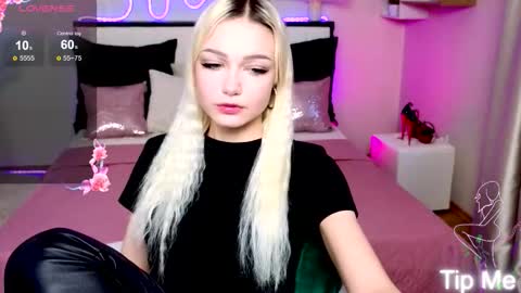 Snapshot of linalirian chatting on 09.16.25 I am Lina online show from 09.16.25