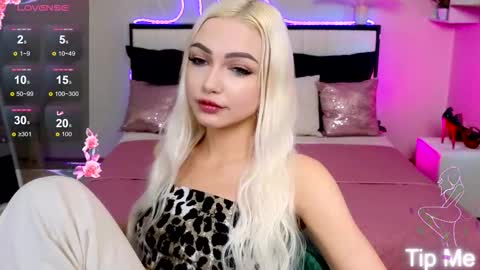 Snapshot of linalirian chatting on 09.23.25 I am Lina online show from 09.23.25