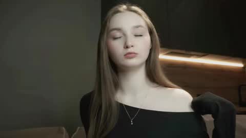 Lina online show from 11.28.25