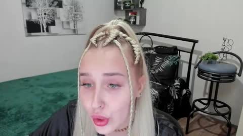 Lina online show from 02.25.25