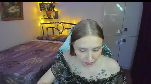 Snapshot of linatruly chatting on 06.12.26 Lina online show from 06.12.26