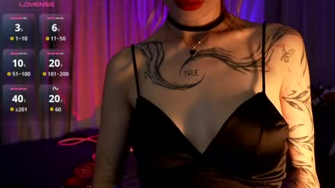 Snapshot of linavelle chatting on 04.22.26 LinaVelle online show from 04.22.26