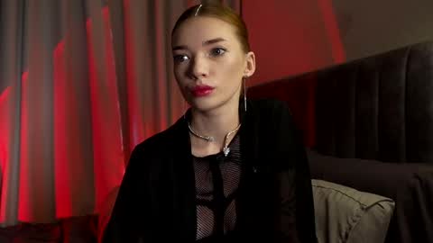 Snapshot of linavelle chatting on 05.12.26 LinaVelle online show from 05.12.26