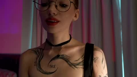 Snapshot of linavelle chatting on 05.15.26 LinaVelle online show from 05.15.26