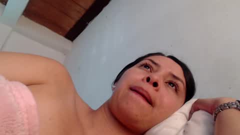 Snapshot of linavillada_ chatting on 10.18.25 Lina online show from 10.18.25