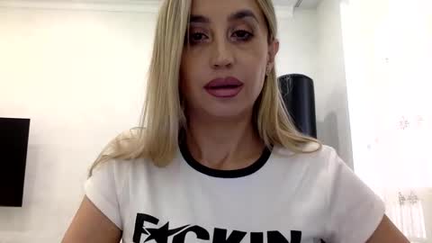 Snapshot of linavora chatting on 03.03.26 linavora online show from 03.03.26