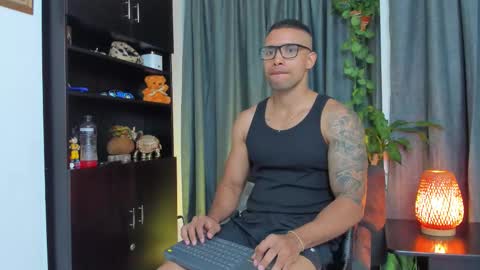 Snapshot of lincom_amith1 chatting on 10.18.25 Lincom Amith online show from 10.18.25