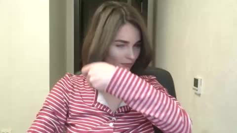 Snapshot of linda_aa chatting on 04.26.26 Linda online show from 04.26.26