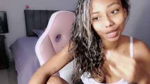 Snapshot of linda_brown_1 chatting on 04.27.26 linda brown online show from 04.27.26