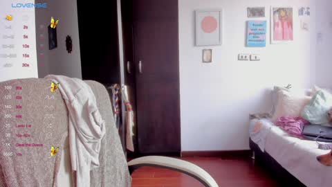 Giggles  online show from 01.10.25