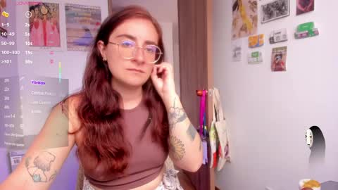 Snapshot of linda_giggle chatting on 05.26.26 Giggles online show from 05.26.26