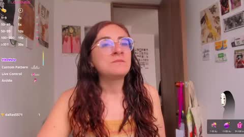 Snapshot of linda_giggle chatting on 05.27.26 Giggles online show from 05.27.26