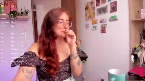Snapshot of linda_giggle chatting on 06.16.26 Giggles online show from 06.16.26