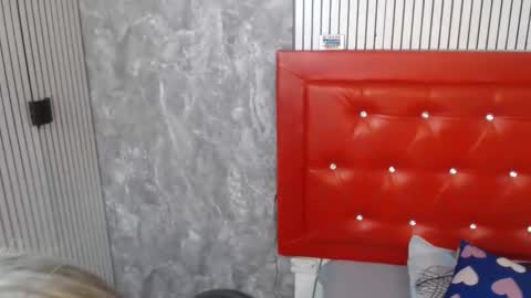 Snapshot of linda_milf__ chatting on 12.14.25 Linda online show from 12.14.25